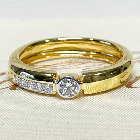 แหวนเพชรแท้ทองคำสีเหลือง 9k(ทอง 35%) ราคา 18,900 บาท